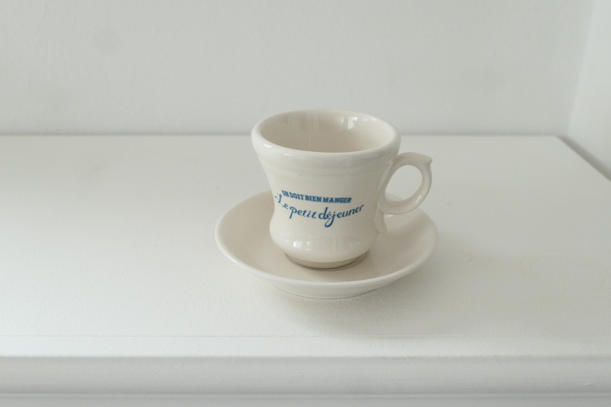 Le petit déjeuner cup and saucer set (blue)